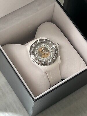  Shop Authentic Gucci Dive Automatic Transparent Dial White Rubber Strap Watch For Men - YA136343 - Luxxuri