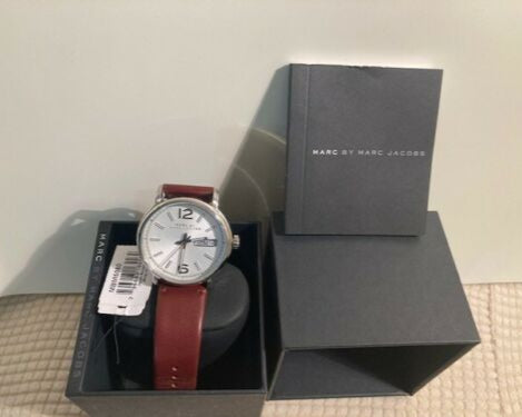  Shop Authentic Marc Jacobs Fergus White Dial Brown Leather Strap Watch for Men - MBM5080 - Luxxuri