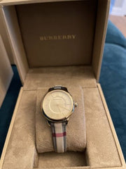  Shop Authentic Burberry Classic Champagne Gold Dial Horseferry Leather Strap Watch for Women - BU10104 - Luxxuri