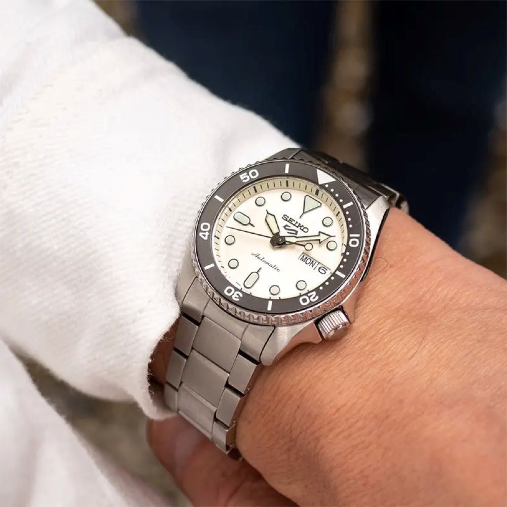  Shop Authentic Seiko 5 Sports SKX Automatic Cream Dial Silver Steel Strap Watch For Men - SRPK31K1 - Luxxuri