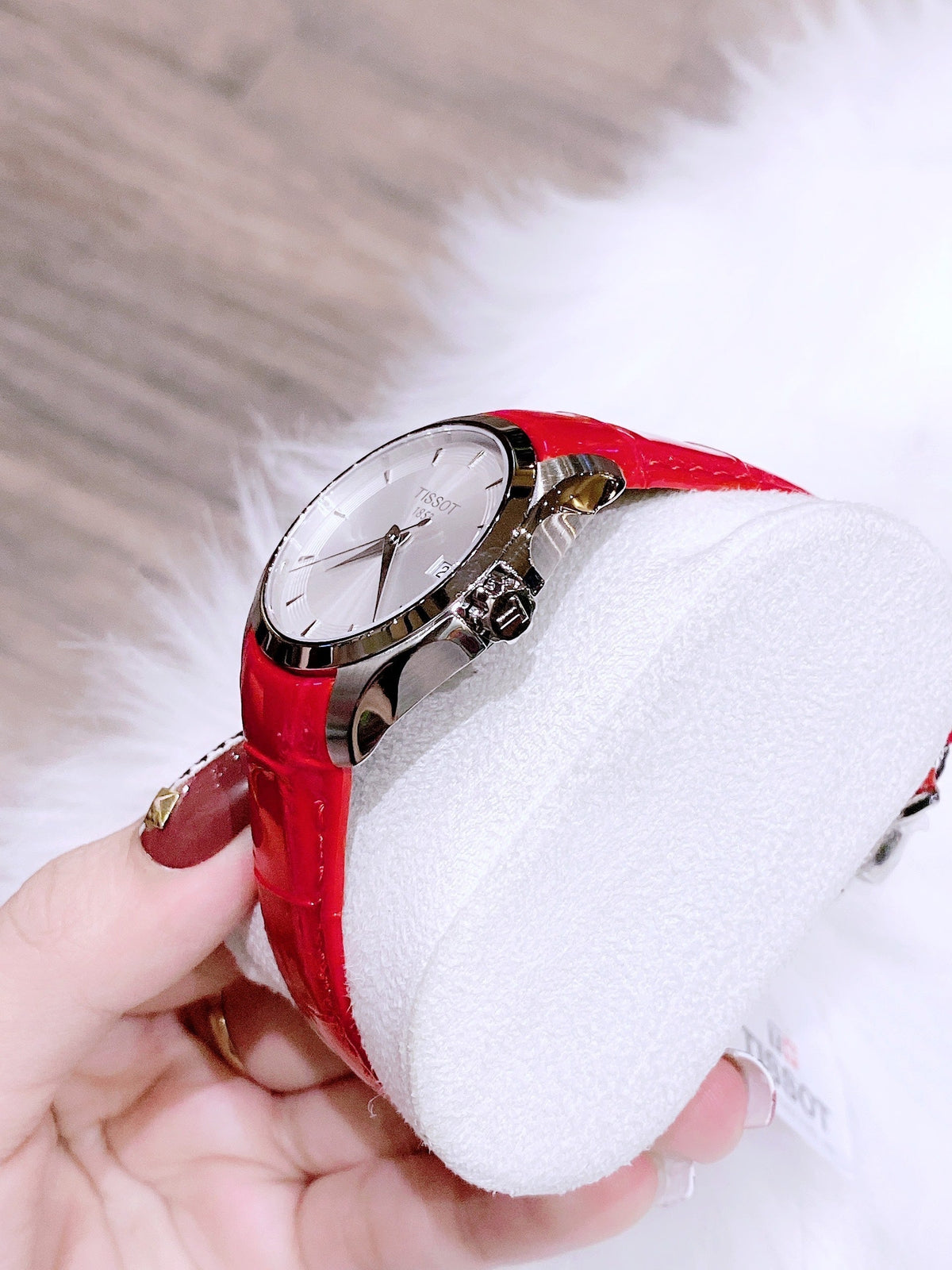  Shop Authentic Tissot Couturier Lady Silver Dial Red Leather Strap Watch for Women - T035.210.16.031.01 - Luxxuri