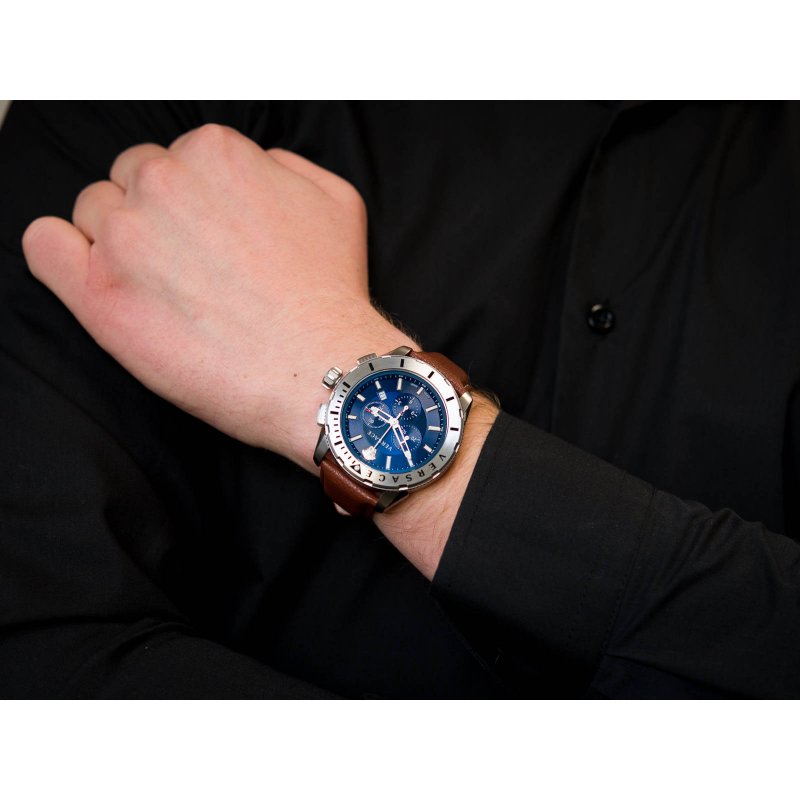  Shop Authentic Versace Casual Chronograph Blue Dial Brown Leather Strap Watch for Men - VERG002-18 - Luxxuri
