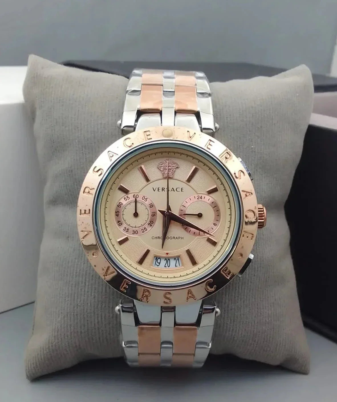  Shop Authentic Versace V Extreme Chronograph White Dial Rose Gold Stainless Steel Watch for Women - VCN050017 - Luxxuri