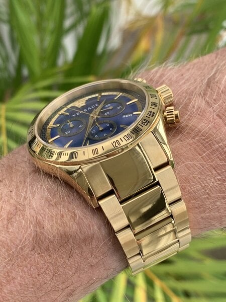  Shop Authentic Versace Classic Chronograph Quartz Blue Dial Gold Steel Strap Watch For Men - VEV700619 - Luxxuri