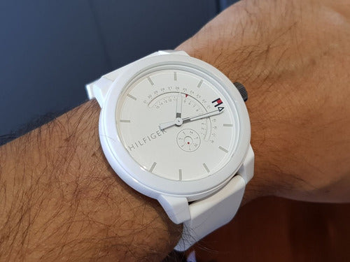  Shop Authentic Tommy Hilfiger Denim Analog White Dial White Rubber Strap Watch for Men - 1791481 - Luxxuri