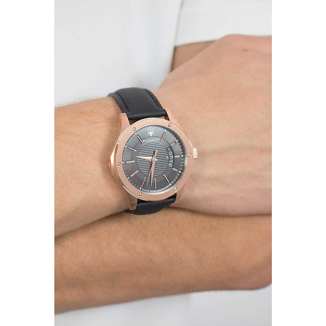  Shop Authentic Maserati Circuito Black Dial Black Leather Strap Watch For Men - R8851127001 - Luxxuri
