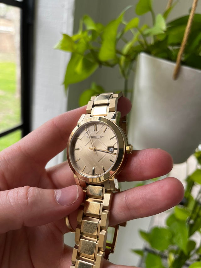  Shop Authentic Burberry The City Gold Dial Gold Steel Strap Watch for Women - BU9033 - Luxxuri