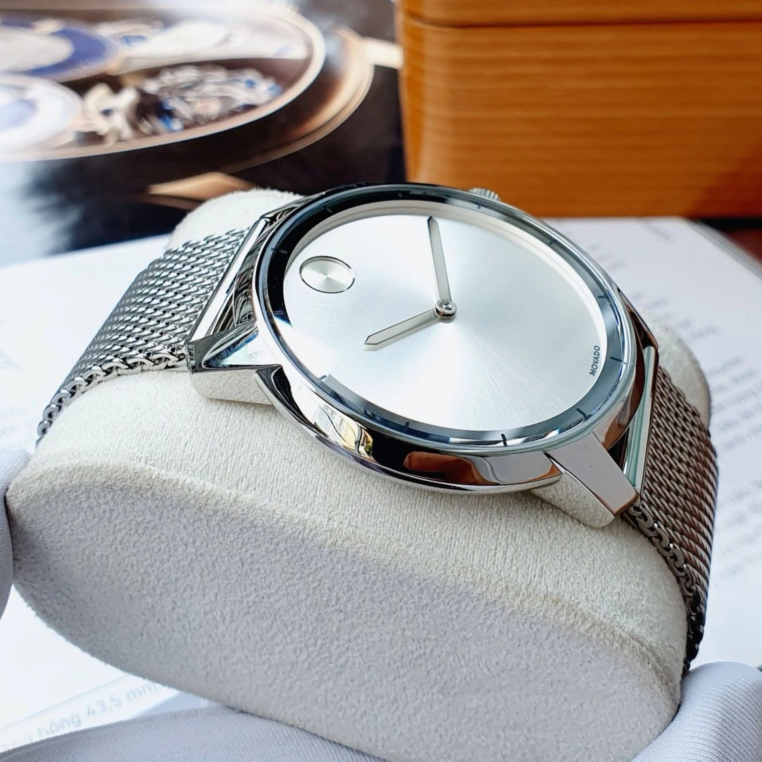  Shop Authentic Movado Bold Silver Dial Silver Mesh Bracelet Watch For Men - 3600260 - Luxxuri