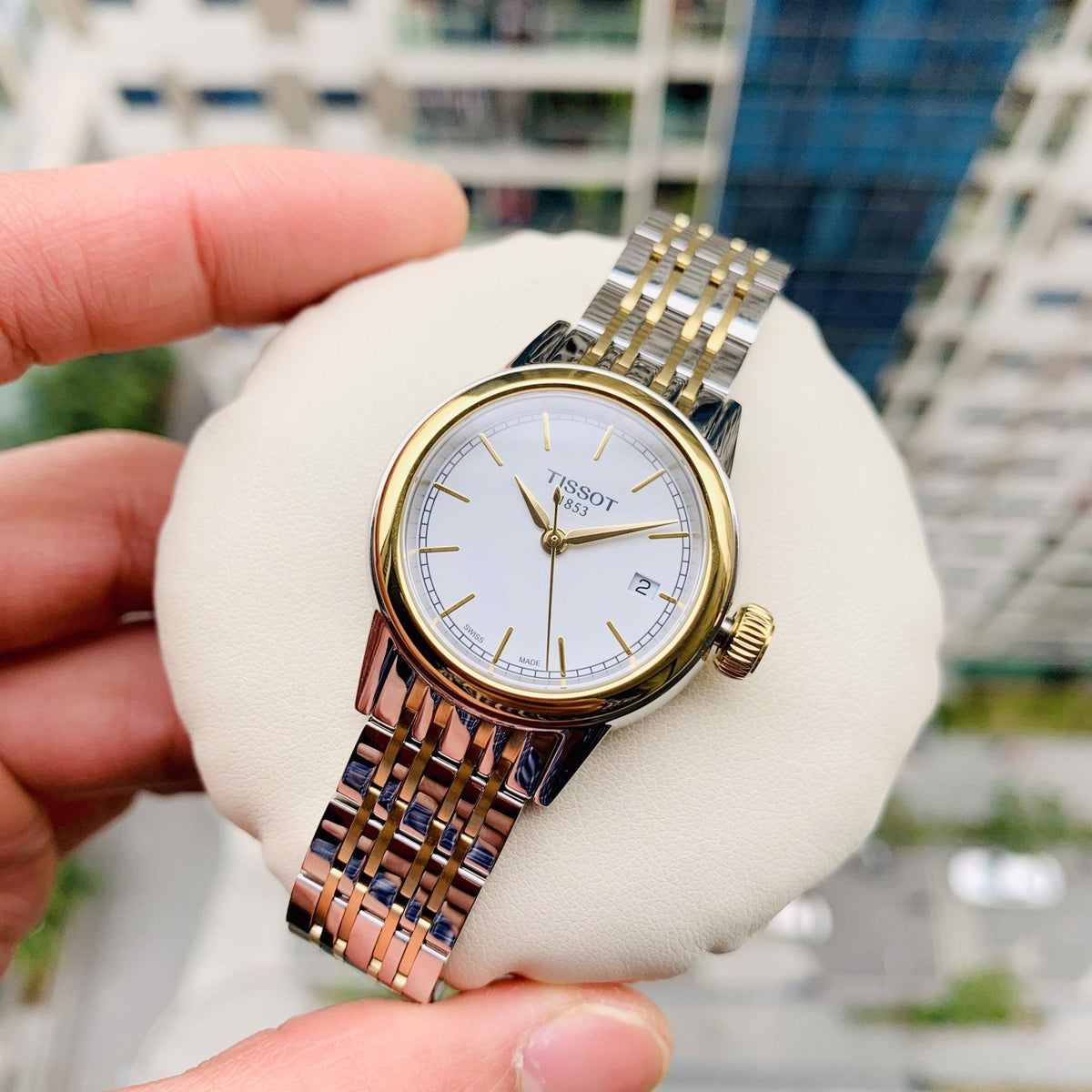  Shop Authentic Tissot Carson Steel Lady White Dial Quartz Watch For Women - T085.210.22.011.00 - Luxxuri
