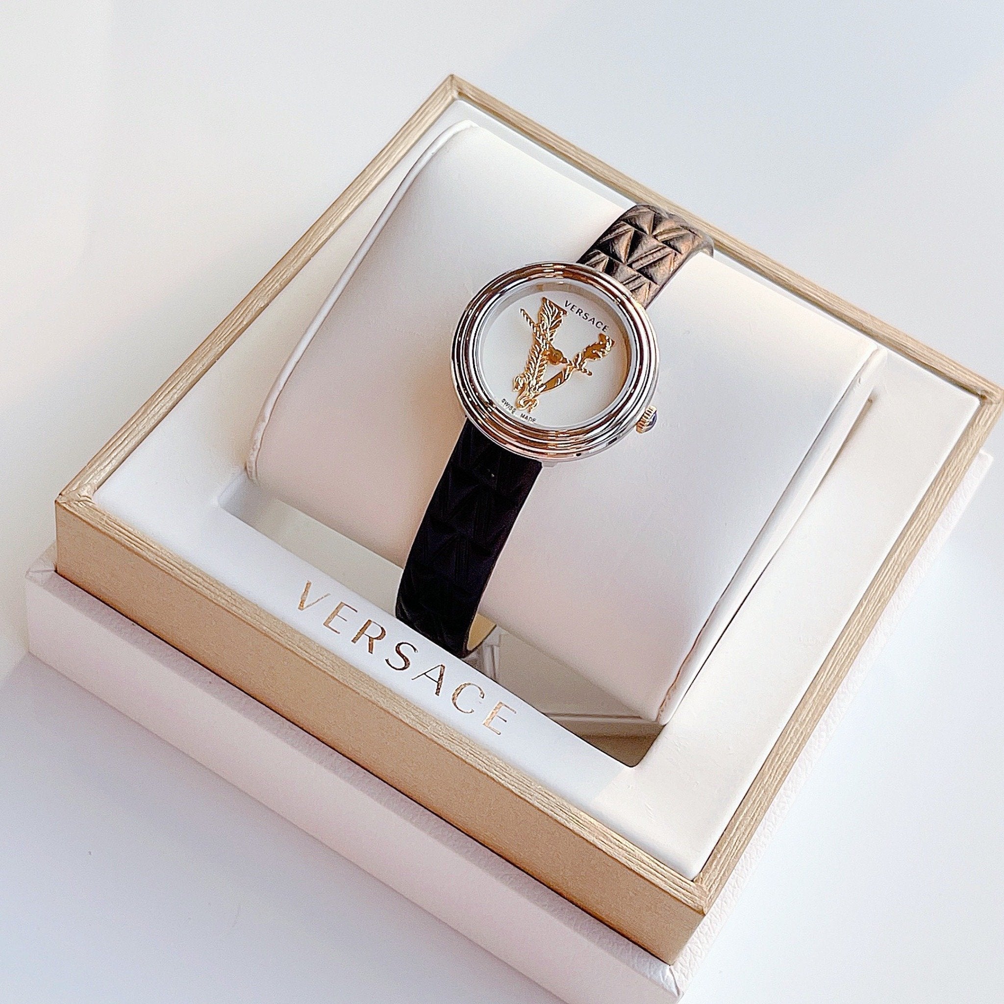  Shop Authentic Versace Virtus Quartz White Dial Black Leather Strap Watch For Women - VET300421 - Luxxuri