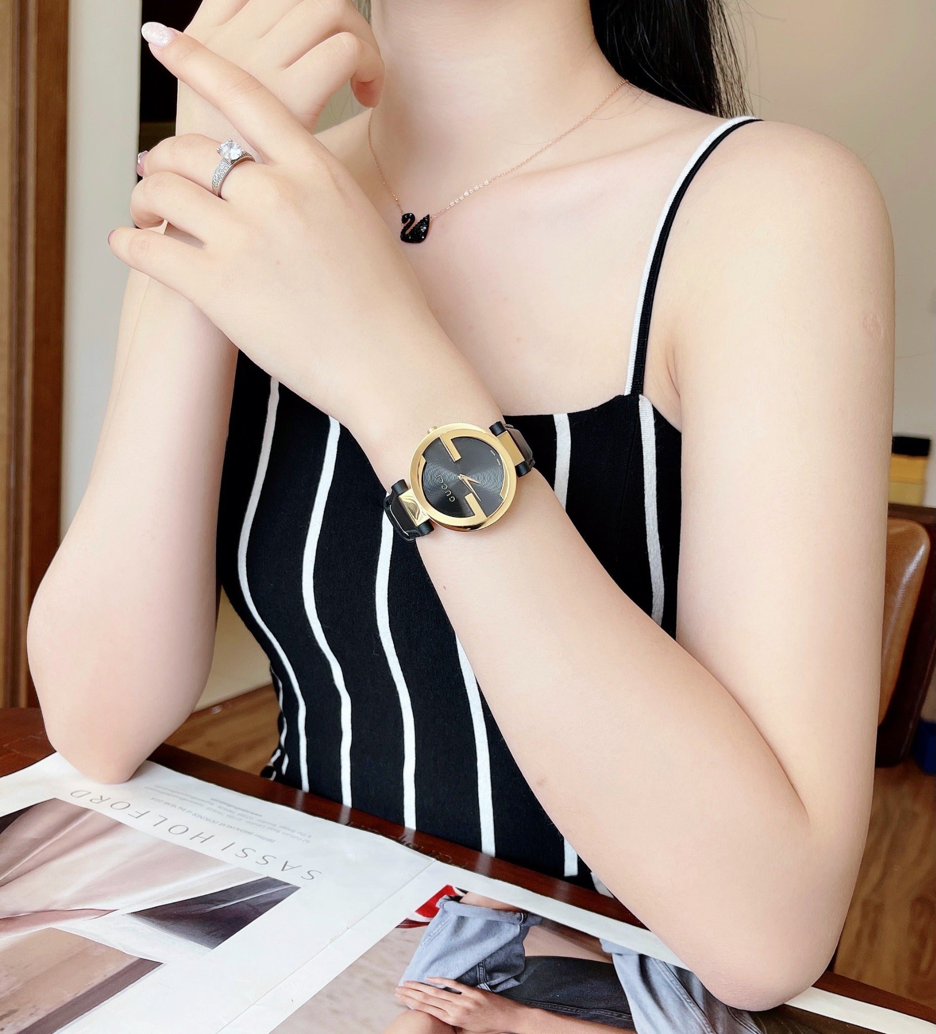  Shop Authentic Gucci Interlocking G Gold Black Dial Black Leather Strap Unisex Watch - YA133326 - Luxxuri