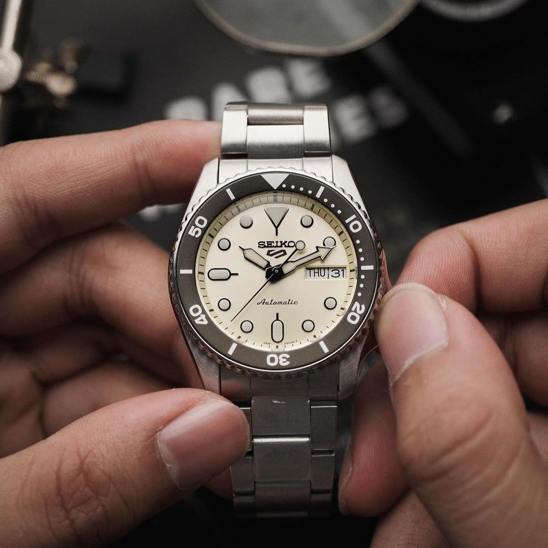  Shop Authentic Seiko 5 Sports SKX Automatic Cream Dial Silver Steel Strap Watch For Men - SRPK31K1 - Luxxuri