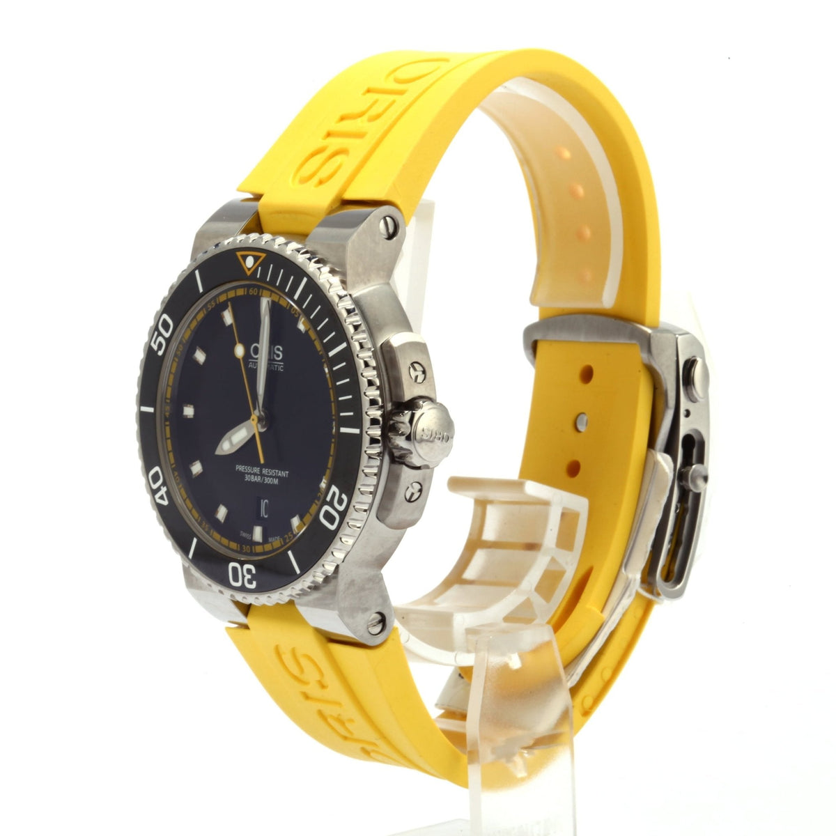  Shop Authentic Gucci Dive Black Dial Yellow Rubber Strap Watch For Men - YA136319 - Luxxuri