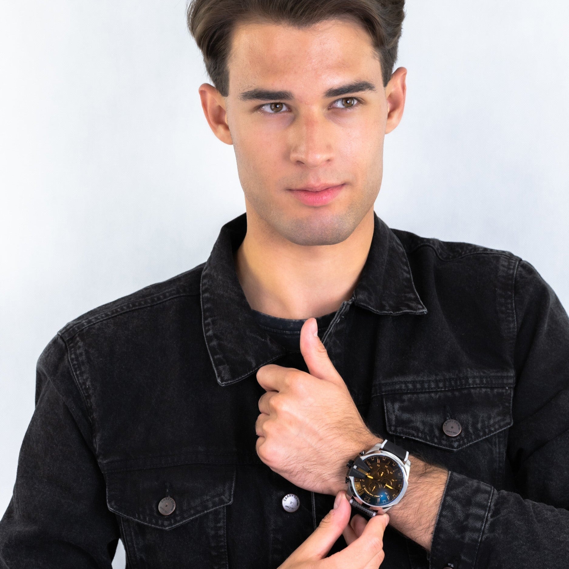  Shop Authentic Diesel Mega Chief Quartz Black Dial Grey Leather Strap Watch For Men - DZ4523 - Luxxuri